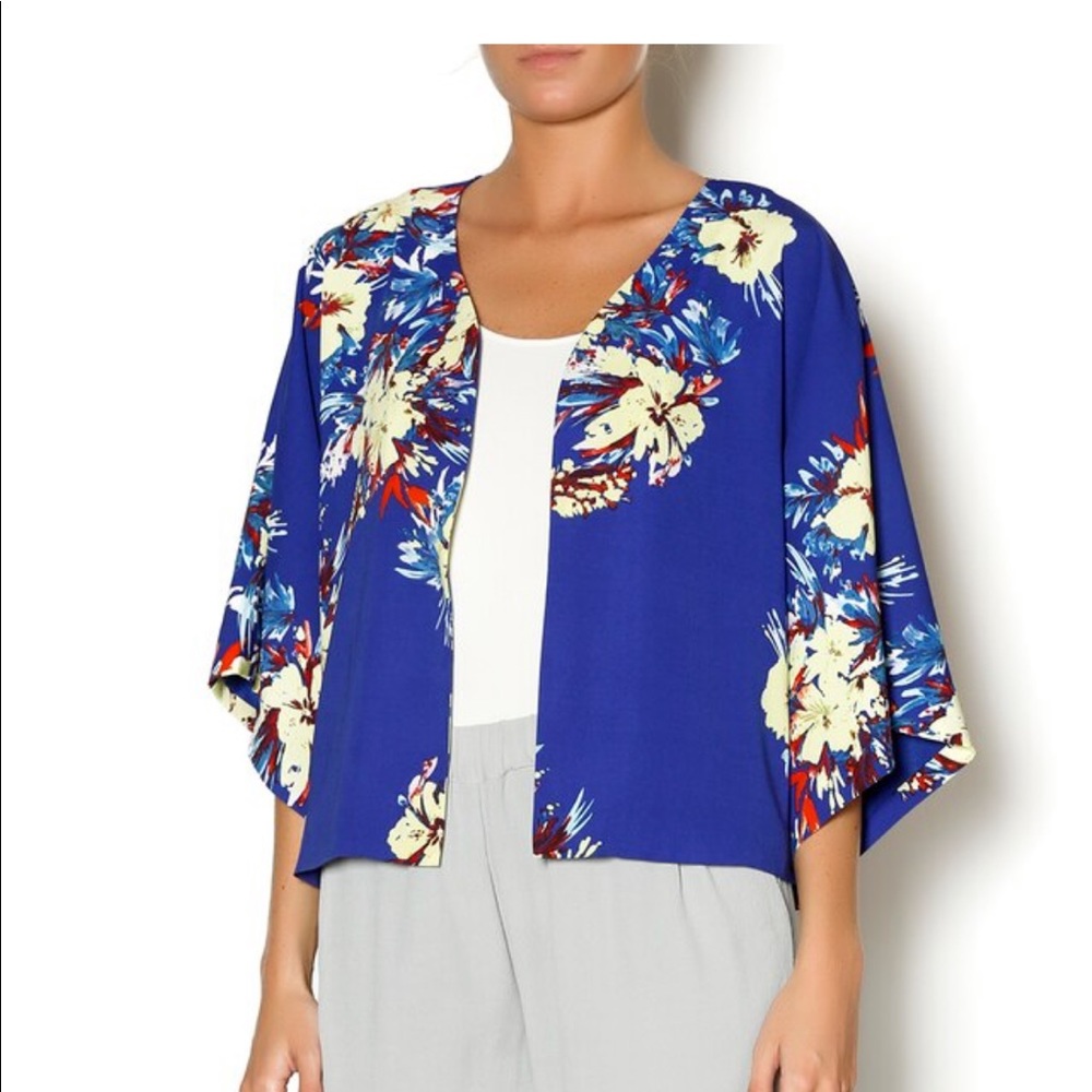 💕🎉HP🎉💕 Flower Full sleeved bolero by Darling